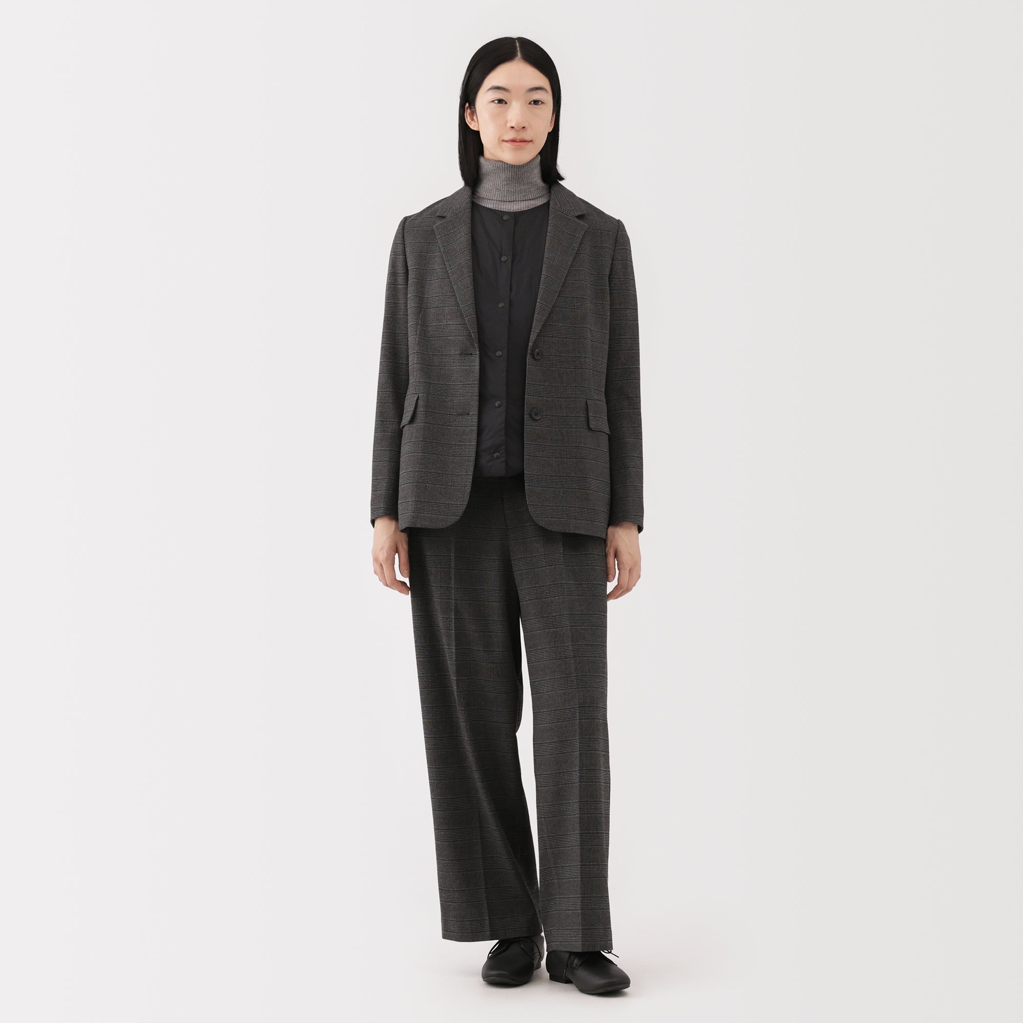 Lightweight Down Collarless Vest - Image 15