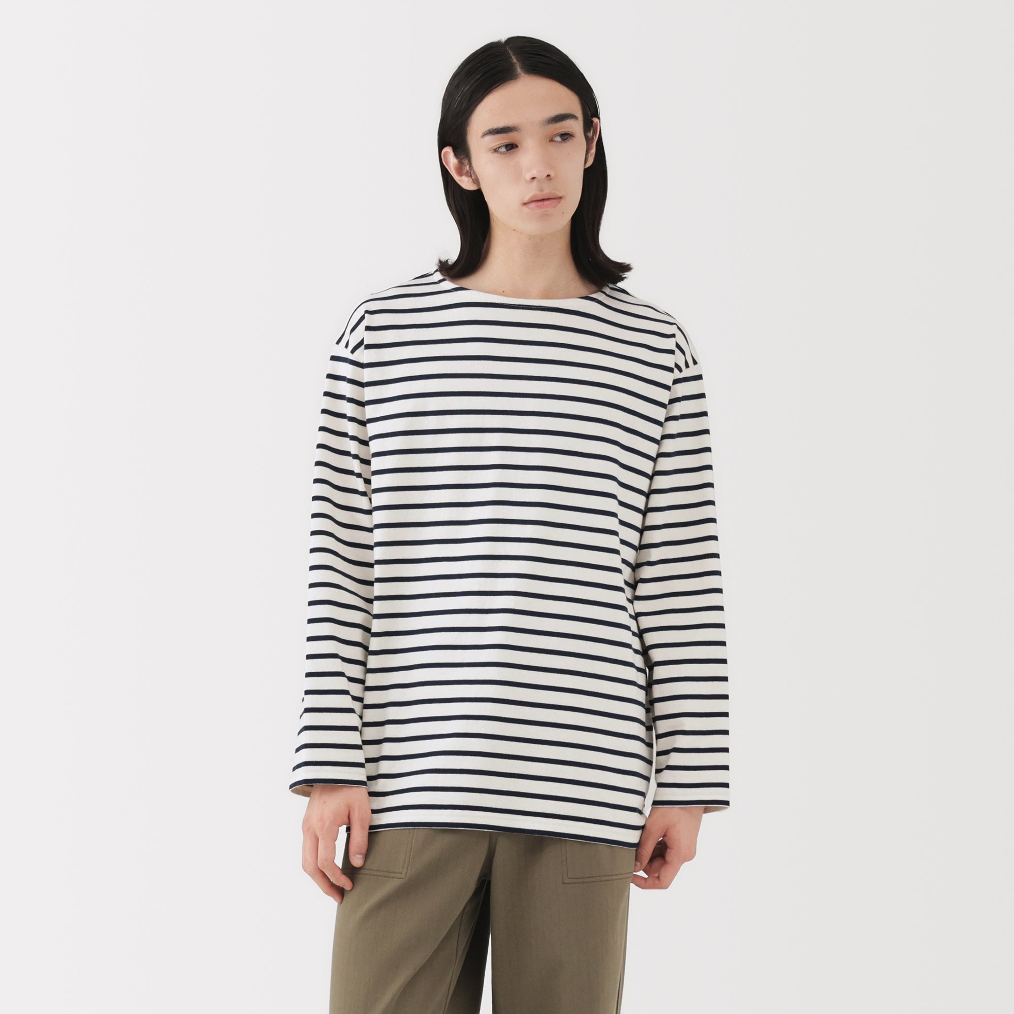 Heavyweight Boat Neck T-Shirt - Image 19