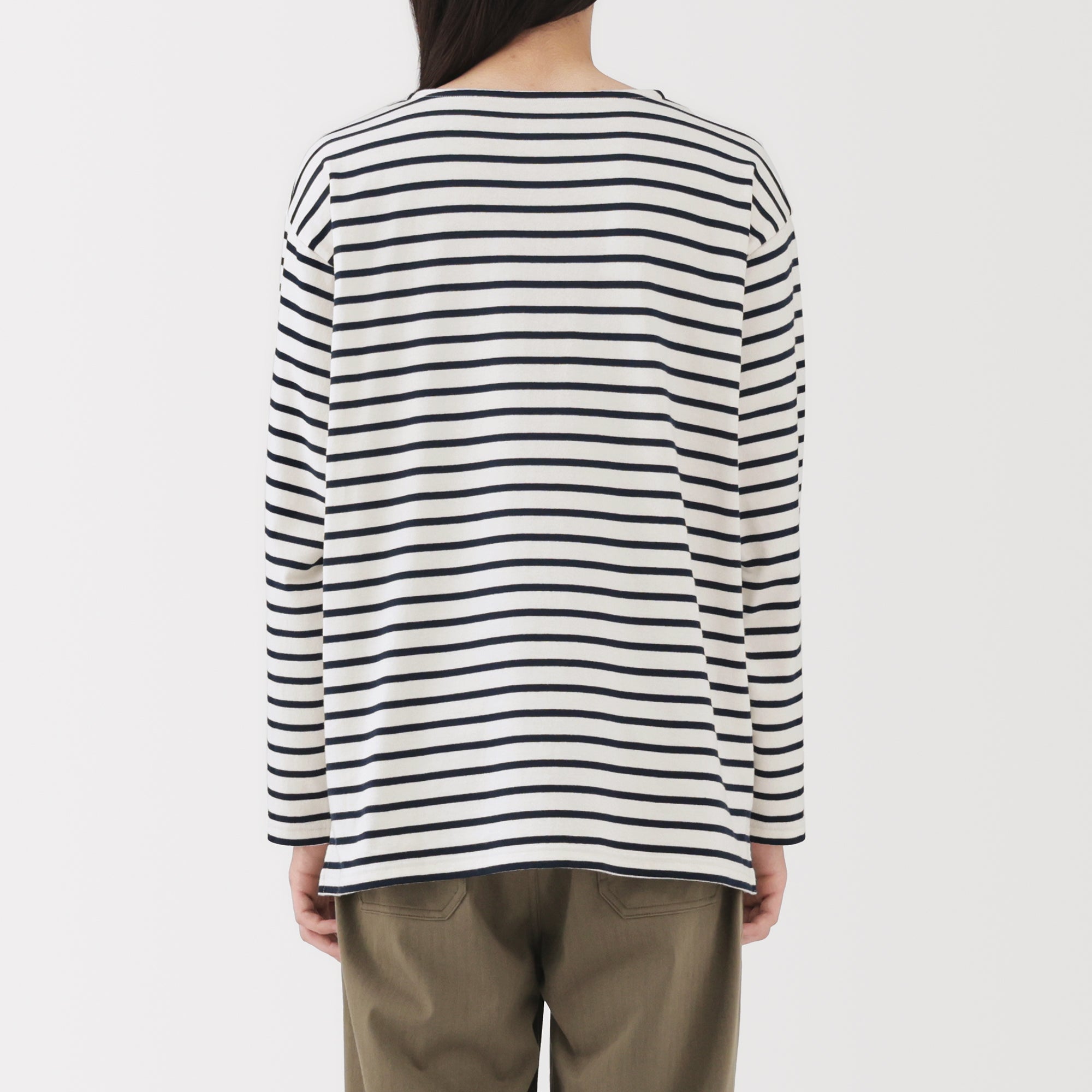Heavyweight Boat Neck T-Shirt - Image 14