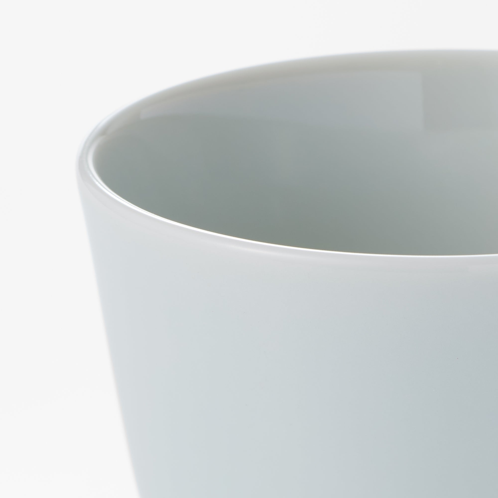 Blue White Porcelain Round Tea Cup - Image 4