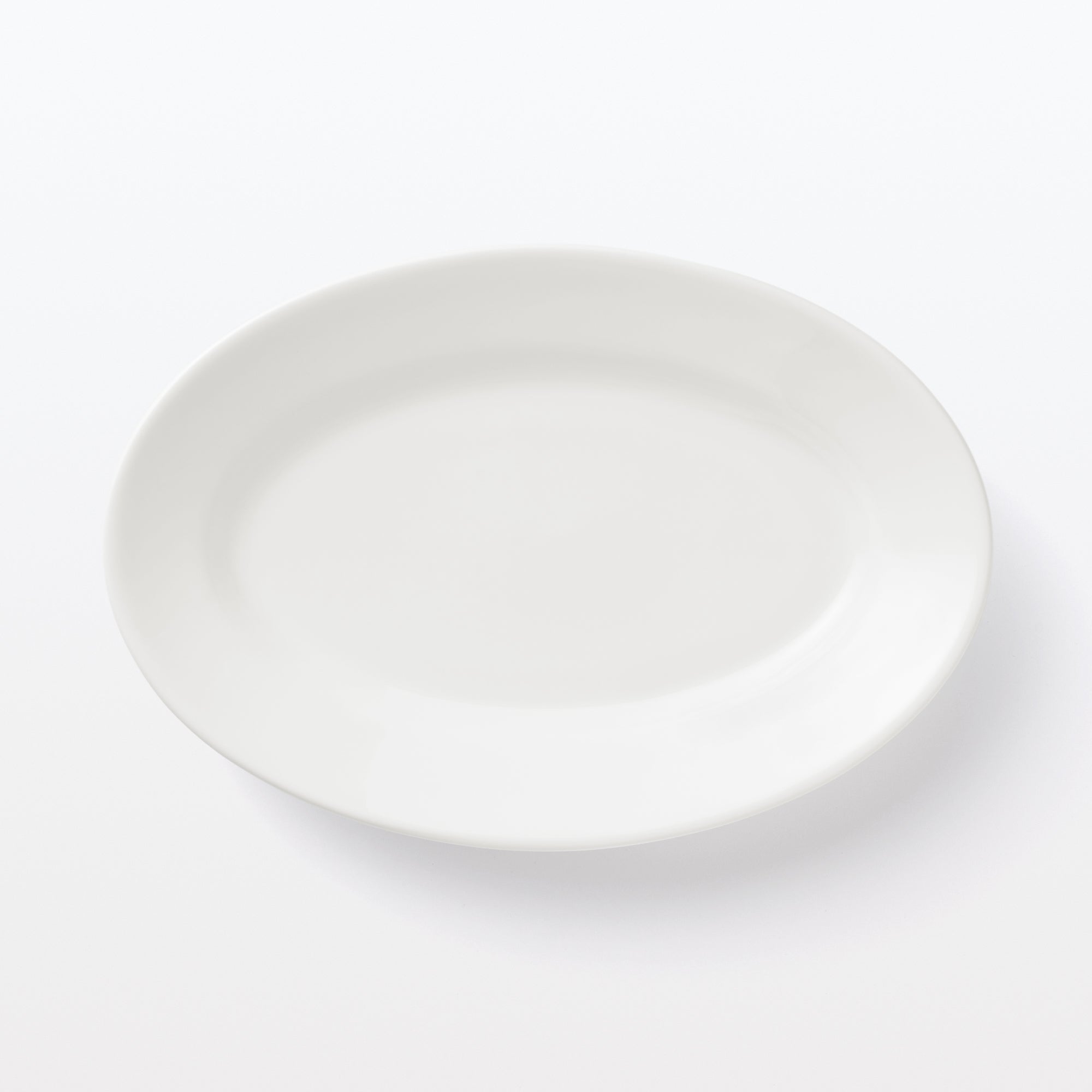 Porcelain Rimmed Oval Plate Large - White - Image 4