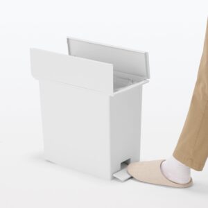 Polypropylene Pedal Dust Bin with Double-Hinged Lid - 5.6 gal